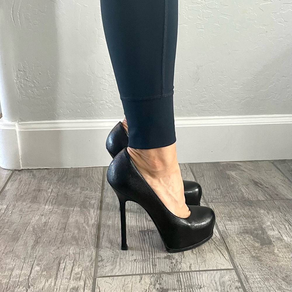 Yves Saint Laurent Classic Black 5 inch Stilettos. Used no box. - Picture 5 of 12